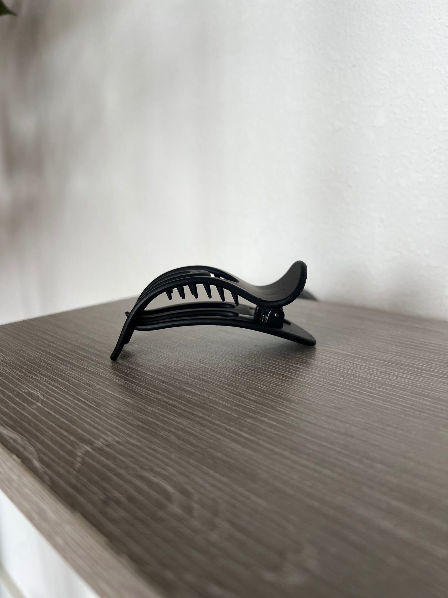 Oval Flat Hair Clip, Black