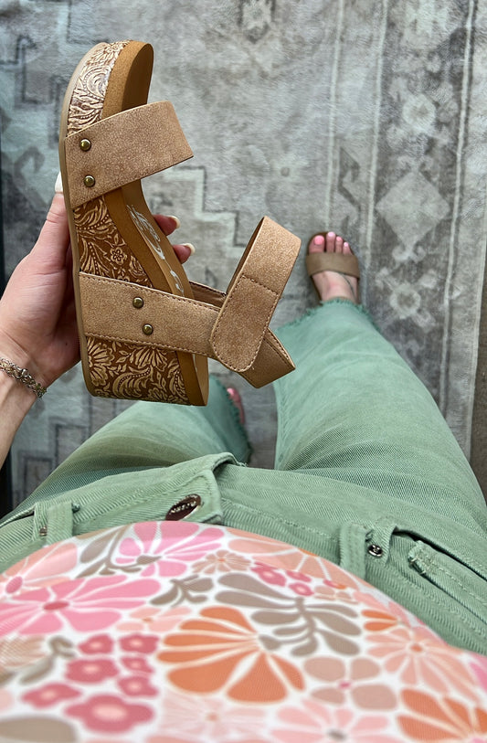 Devon Wedge Tooled, Lt Tan