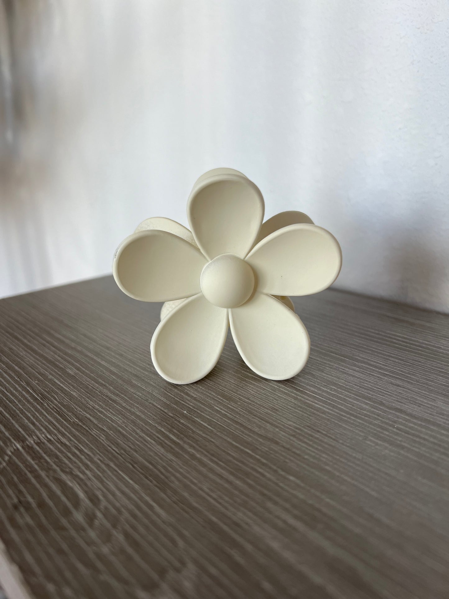 Oversized Flower Clip, Cream