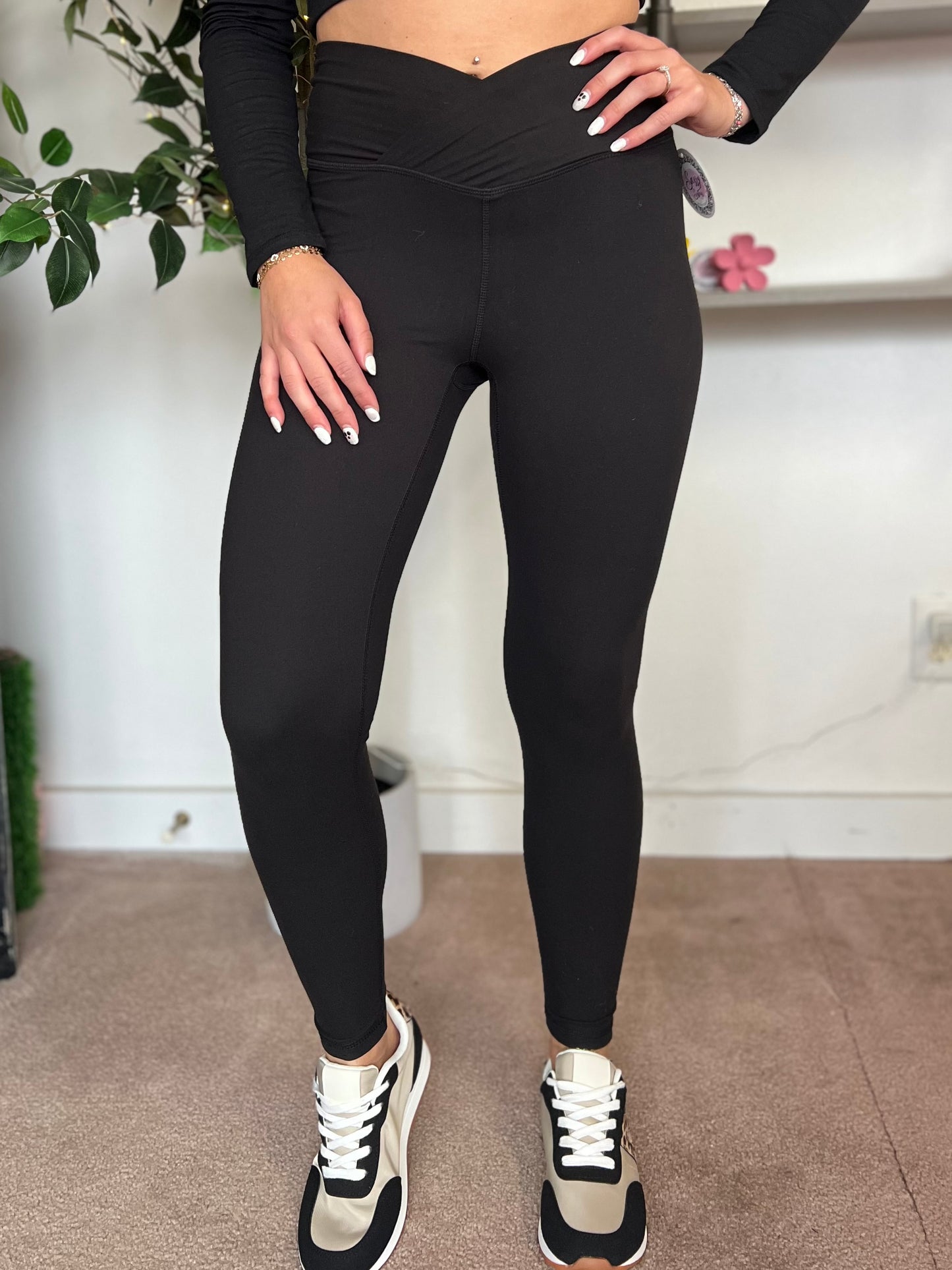 V Waist Leggings, Black
