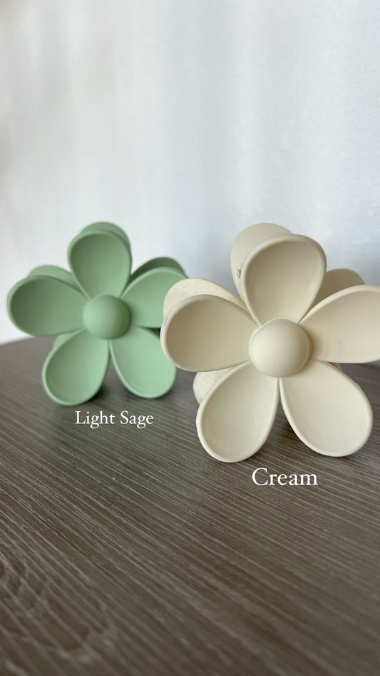 Oversized Flower Clip, Cream