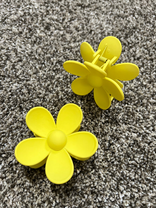 Oversized Flower Clip, Yellow