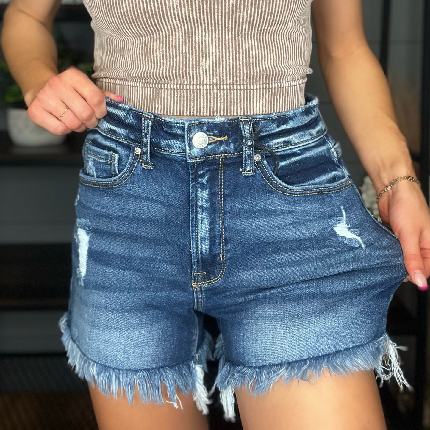 Classic Frayed Hem Shorts, Dark Wash