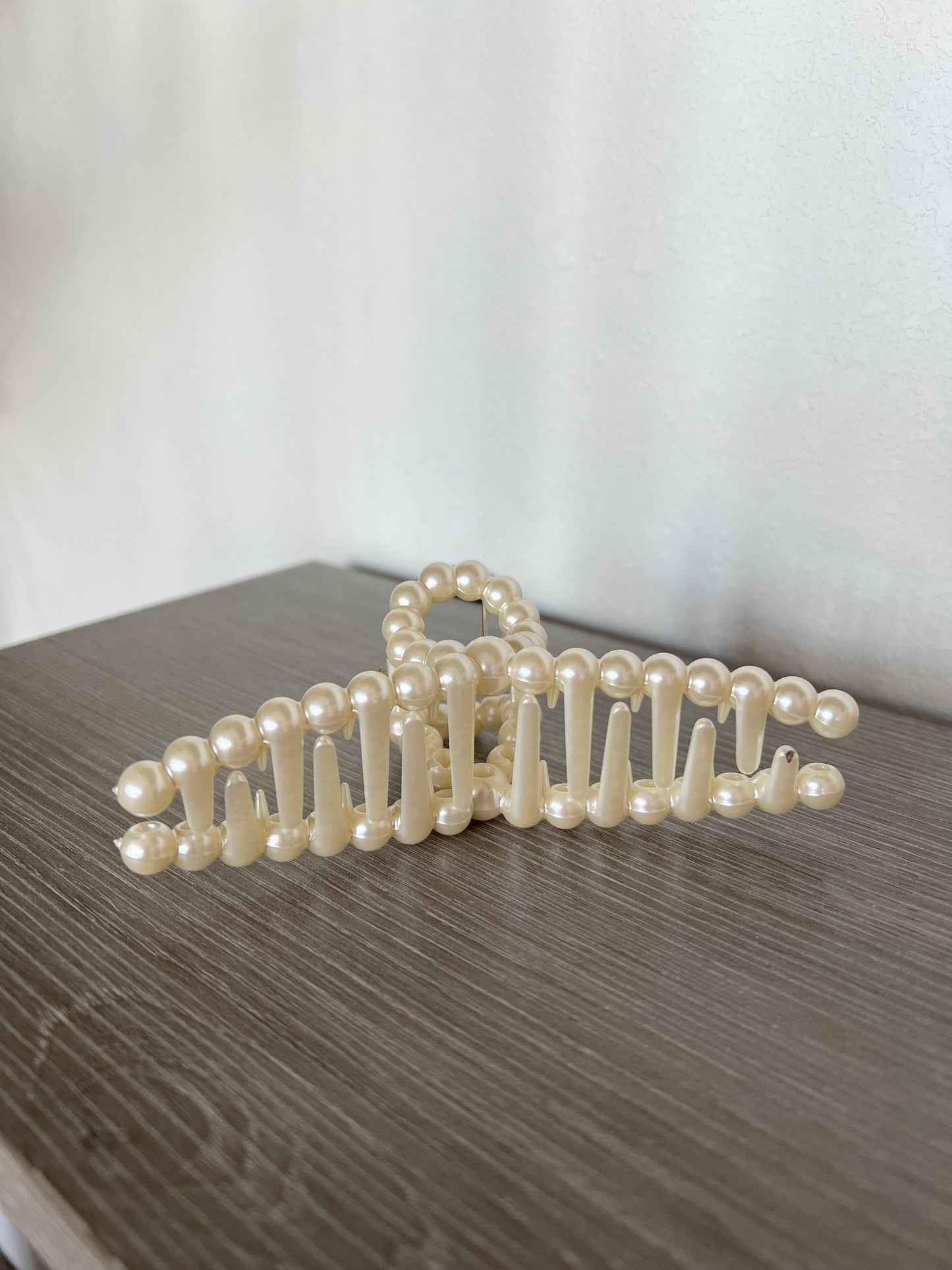 Pearl Oval Hair Clip