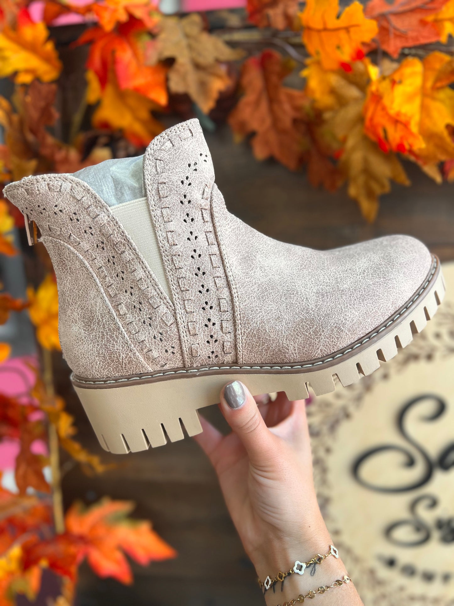 Aryana Boots, Beige
