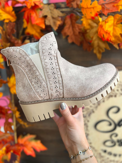 Aryana Boots, Beige