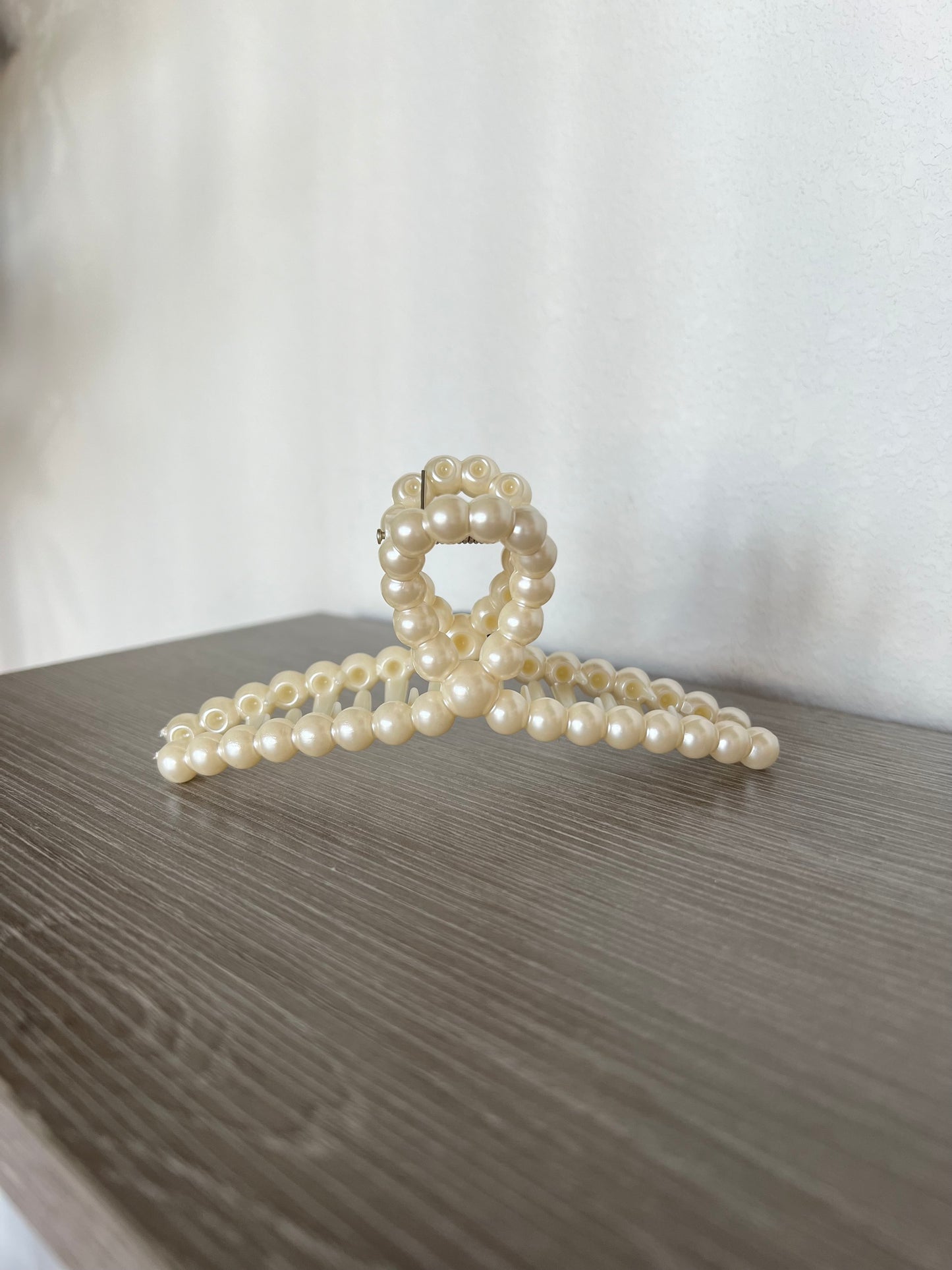 Pearl Oval Hair Clip