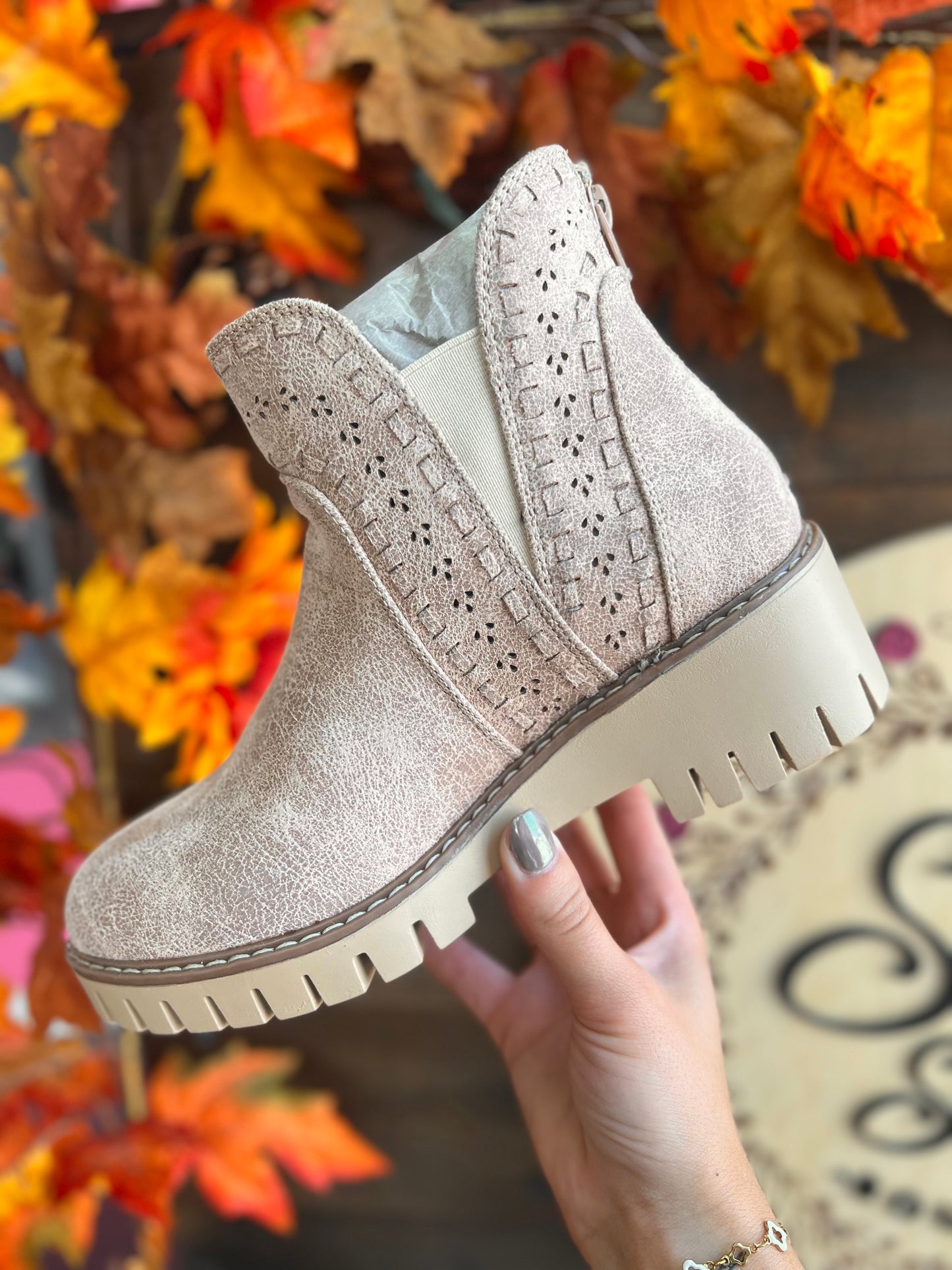 Aryana Boots, Beige