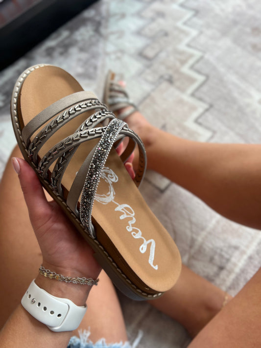 Natalie Sandal, Grey Very G