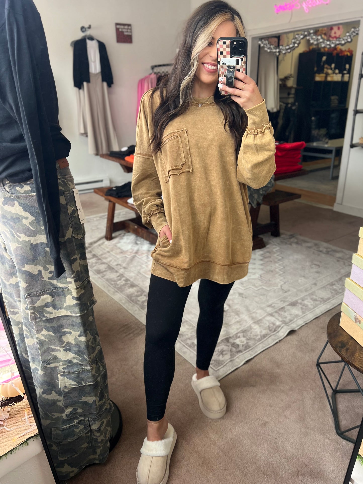 Acid Wash Pullover w/Pocket, Camel