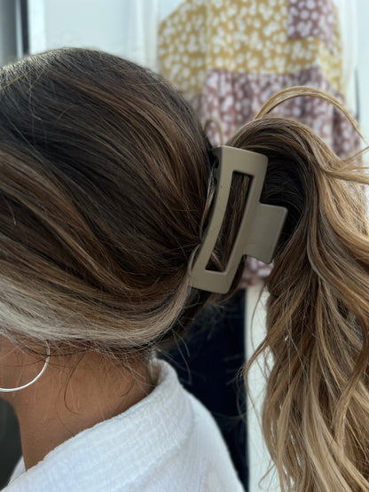 Effortless Hair Clip, Beige